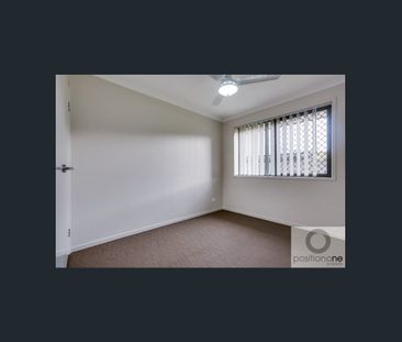 Positioned in a quiet street in Central Lakes this 4 bedroom family... - Photo 4