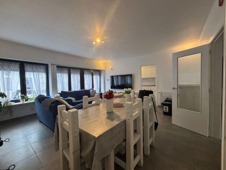 Gerenoveerd tweeslaapkamerappartement te Blankenberge - Photo 2