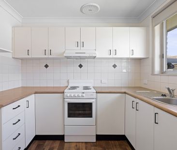 Low Maintenance One Bedroom Unit - Photo 3