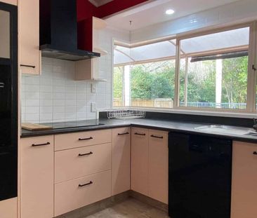 4 Bedroom House for rent in Dairy Flat - Photo 4