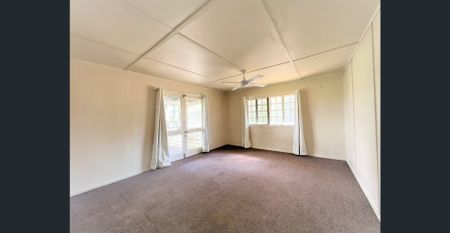 📍 Acreage Living with Charm and Space – Perfect for Families or Horse Lovers - Photo 4