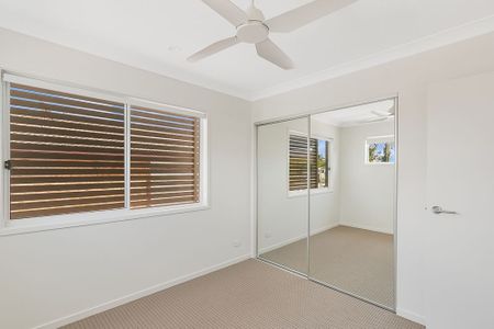 BRAND NEW TOWNHOUSE 7 MINUTES FROM THE BEACH - Photo 3