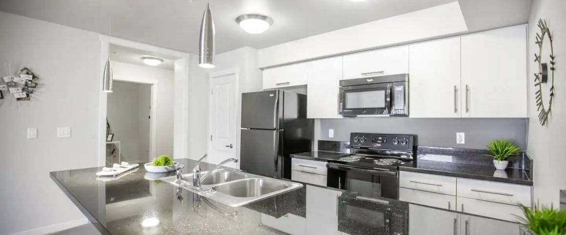Deveraux Heights — 1 Bedroom - Loft - Photo 1