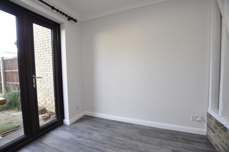 2 bedroom terraced house to rent - Photo 4