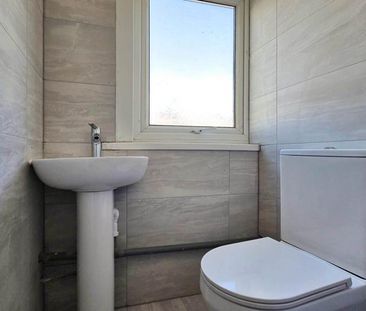 3 bedroom flat to rent - Photo 6