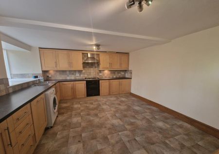 4 bedroom semi-detached house to rent - Photo 5