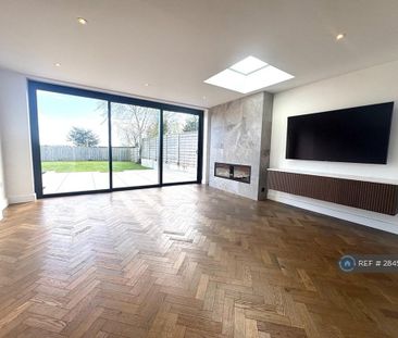 4 bedroom detached house to rent - Photo 5