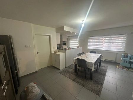 Ruim appartement met 2 slaapkamers en garage - Photo 2