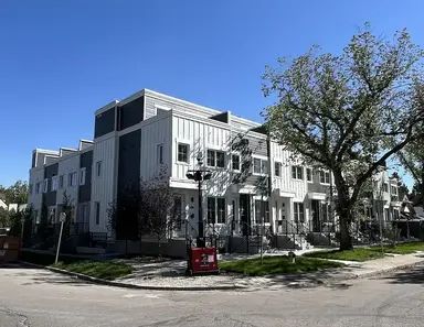 Remarkable Upper Townhouse | 11 - 1657 8 Avenue Northwest, Calgary - Photo 1