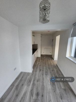 5 bedroom detached house to rent - Photo 1