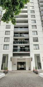 Governor’s Square - Photo 4