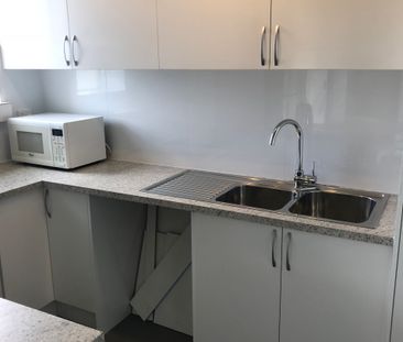 Unfurnished Apartment Overlooking the Swan River&excl; - Photo 4