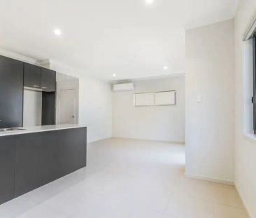 “Top Quality Townhouse Available - $500 Per Week Increasing to $625... - Photo 3