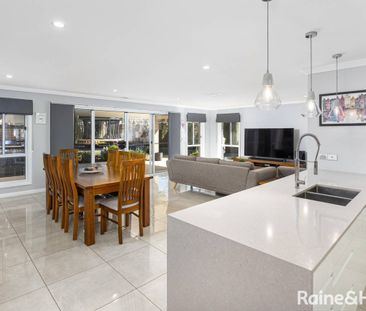 SPACIOUS FOUR-BEDROOM HOME - Photo 3