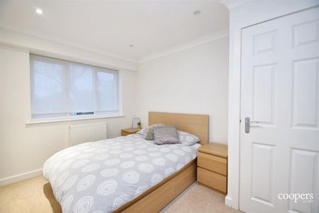 5 bedroom house - detached - Photo 5