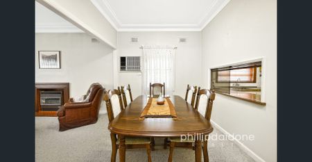 NEAT 3-BEDROOM HOUSE - Photo 3