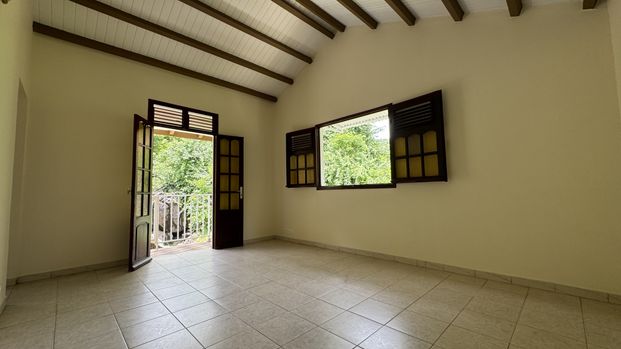 Location Maison 5 pièces 150m² POINTE NOIRE 97116 - Photo 1