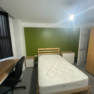 Luxury ensuite rooms in CV1 - Photo 2