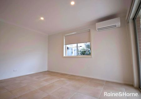 Modern 4-Bedroom Duplex in Convenient Nowra Location - Photo 5