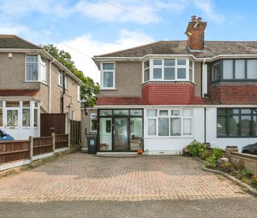 Three Bedroom Semi-Detached House in Chingford - Photo 6