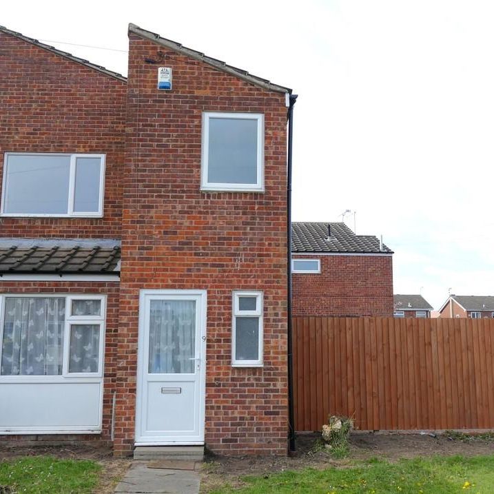 3 bedroom end of terrace house to rent - Photo 1