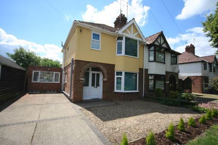 1 bedroom in a house share to rent - Photo 2