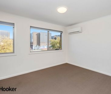 Close to parks, cycle paths and natural bushland - Photo 5