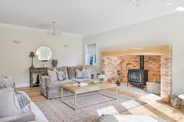 5 bedroom detached house to rent - Photo 1