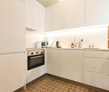 Carrer de Santa Peronella, Barcelona, Catalonia 08006 - Photo 3