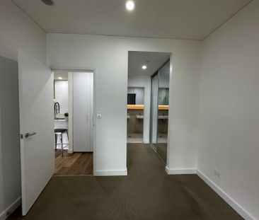 Contemporary Comfort & Convenience in Liverpool's Vibrant CBD - Photo 5