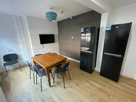 Headingley Mount, Headingley, LS6 3EW, Leeds - Photo 2