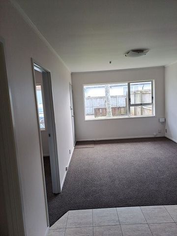 2 bedroom unit within 5 minute walk to Silvia Park - Photo 2