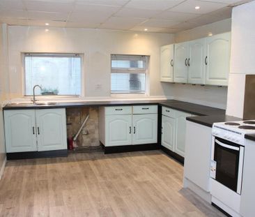 4 bedroom terraced house to rent - Photo 5