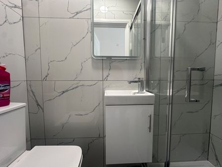 4 Bed Terraced House, Movers Lane, IG11 - Photo 5