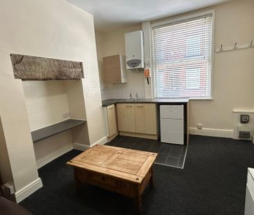 We are pleased to offer To Let this quiet, clean and comfortable gr... - Photo 5