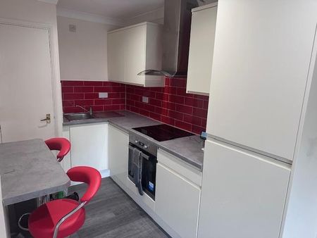 2 bedroom flat to rent - Photo 4