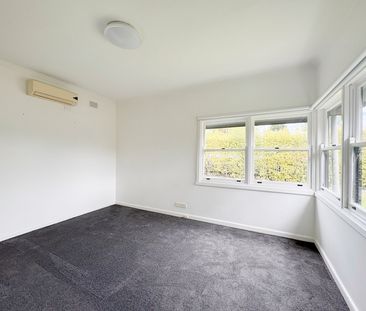 LIGHT FILLED 3 BEDROOM HOME! - Photo 1