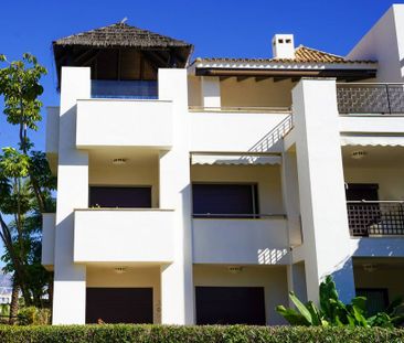 Luxury penthouse for rent in Benahavís, Andalusia - Photo 1