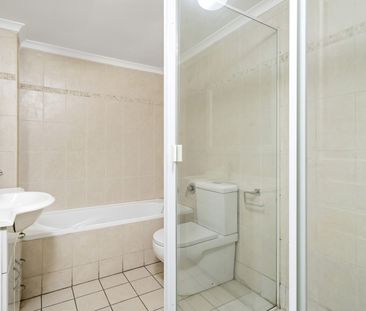 Oversized 2 Bedroom Ground Floor Unit - Photo 3