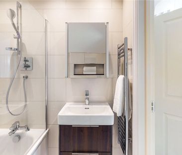 Warwick Gardens, London, W14 - Photo 1