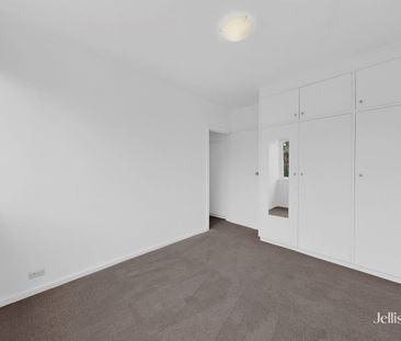 Great Two-Bedroom Apartment in Convenient Location - Photo 4