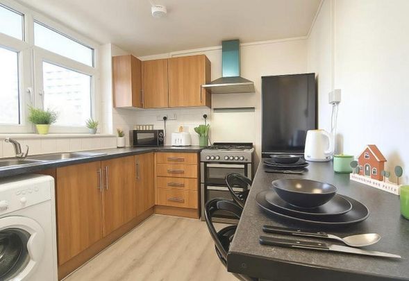 4 bedroom flat share to rent - Photo 1