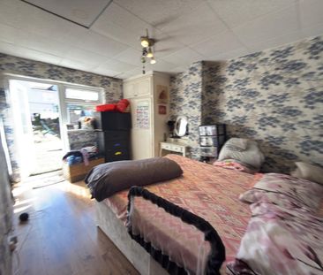 1 Bed Flat, Argyle Road, IG1 - Photo 2