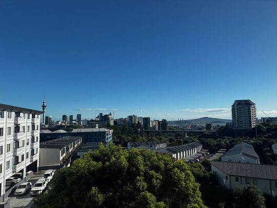 Move in ready! Amazing location with Harbour Views - Photo 1