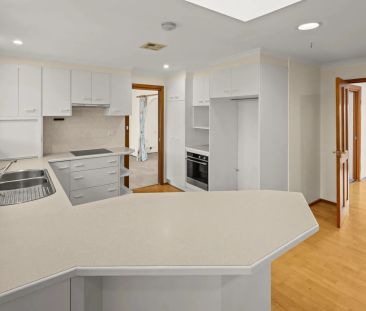 Spacious & Energy-Efficient Family Home in Prime Kaleen Location - Photo 3