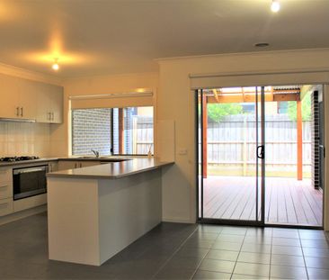 SPACIOUS FAMILY HOME!! - Photo 2