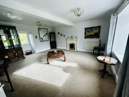 4 bedroom semi-detached house to rent - Photo 2