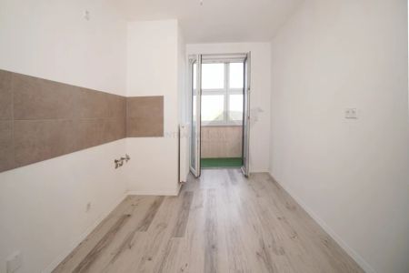 Attraktive, neu sanierte 2 Raum-Whg. mit Loggia und Tageslichtbad – Ihr neues Zuhause in Hilbersdorf - Photo 5