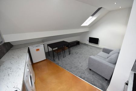 1 bedroom Flat in Flat 2, Leeds - Photo 2