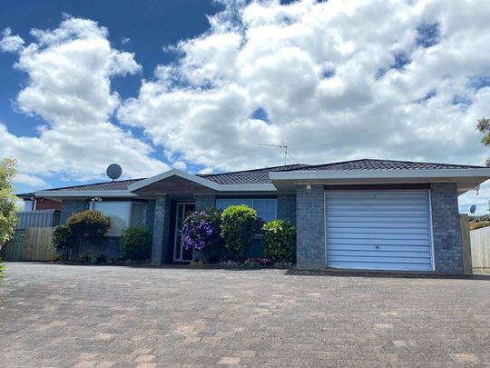 Located at Pakuranga 3 bedrooms - Photo 1